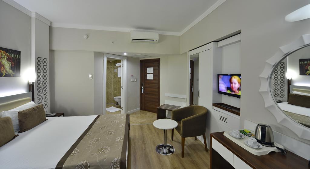 Family Room,169868865:JPEG
